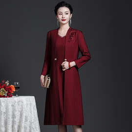 厂家直销2022秋冬大码中老年女装两件套长袖加绒保暖酒红女士外套