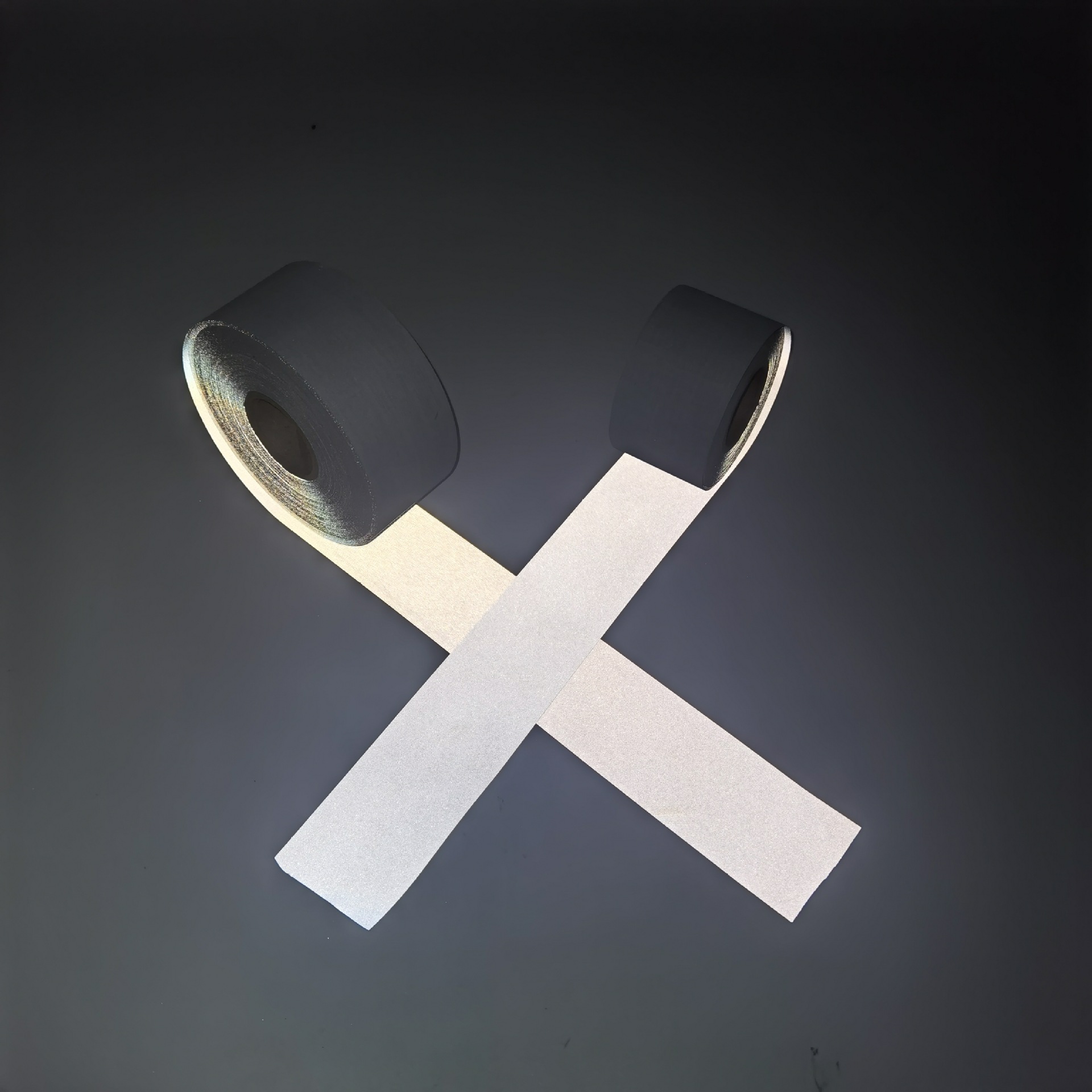 厂家现货亮银TC反光带 500光银色反光布料 电力煤矿工作服反光条