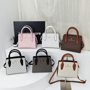 2025�¿�߼��Еr�п羳���NС������ĸ�μ�б���̄�����Ůʿ����