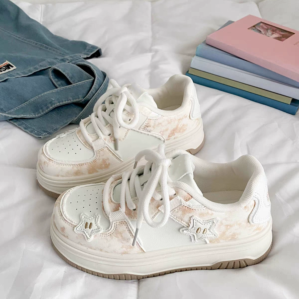 Новая обувь на весовой подошве 2025 новая женская обувь с высоким лицом с круглой головой маленькая белая обувь мода дикая повседневная спортивная хлебная обувь