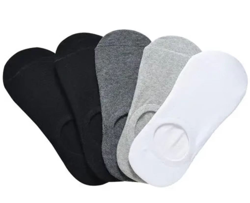 Randomly mixed colors of boat socks