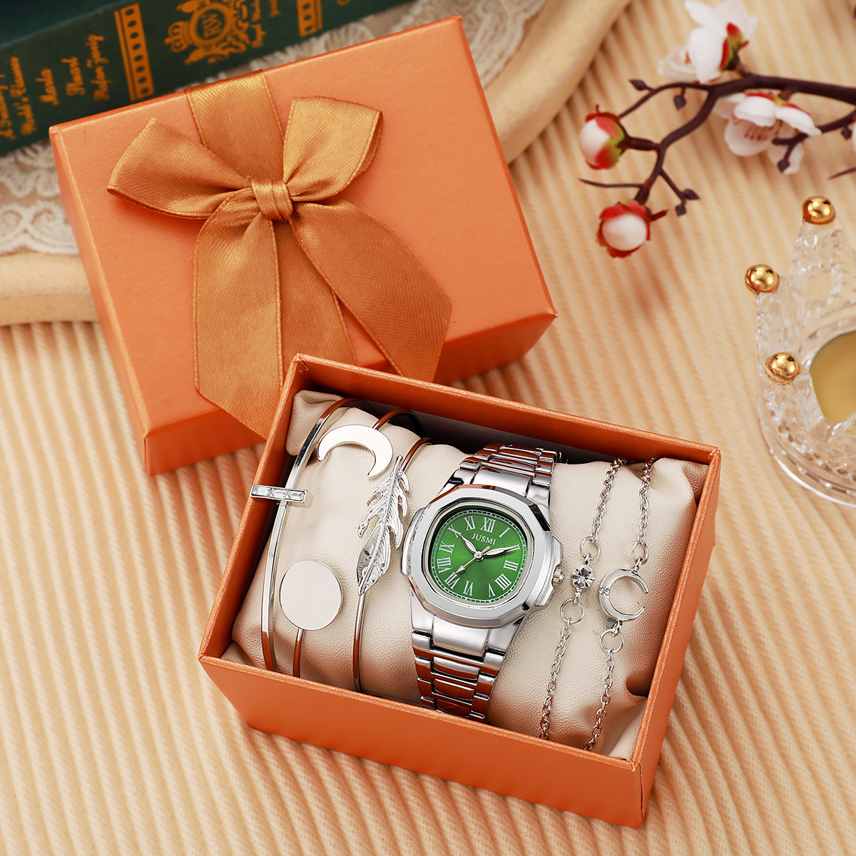 Green fashionable retro quartz steel belt