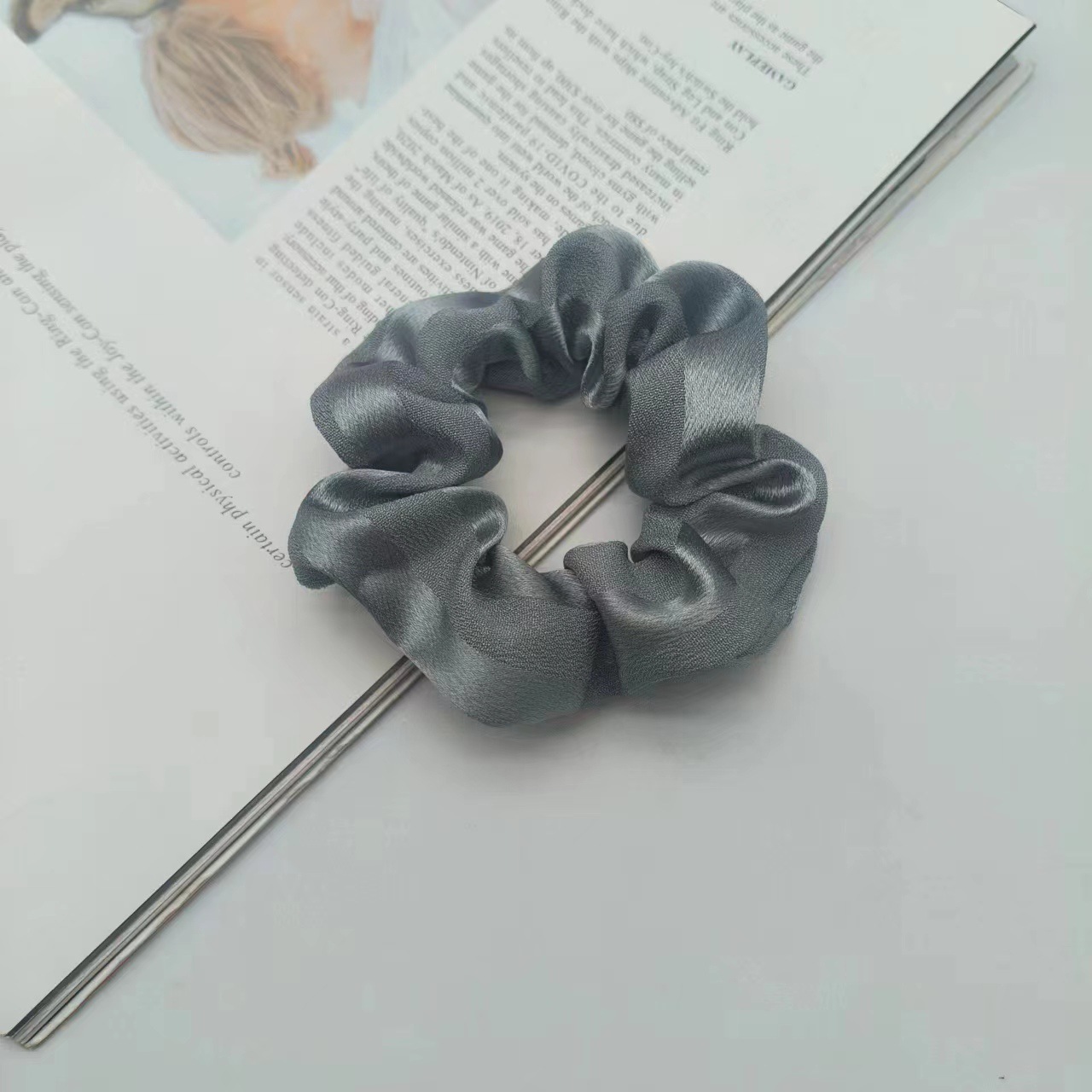 Fascia per capelli in tessuto di salsiccia grassa retrò francese, in tinta unita, con doppi noodles di cristallo, transfrontaliera europea e americana_voghion.com