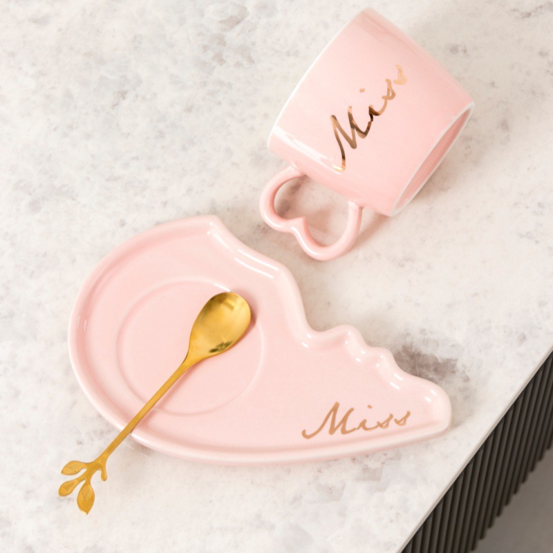 Tazas de café transfronterizas populares para parejas, platos de regalo de restaurante casero, tazas de cerámica de lujo, platos en forma de corazón en blanco y negro