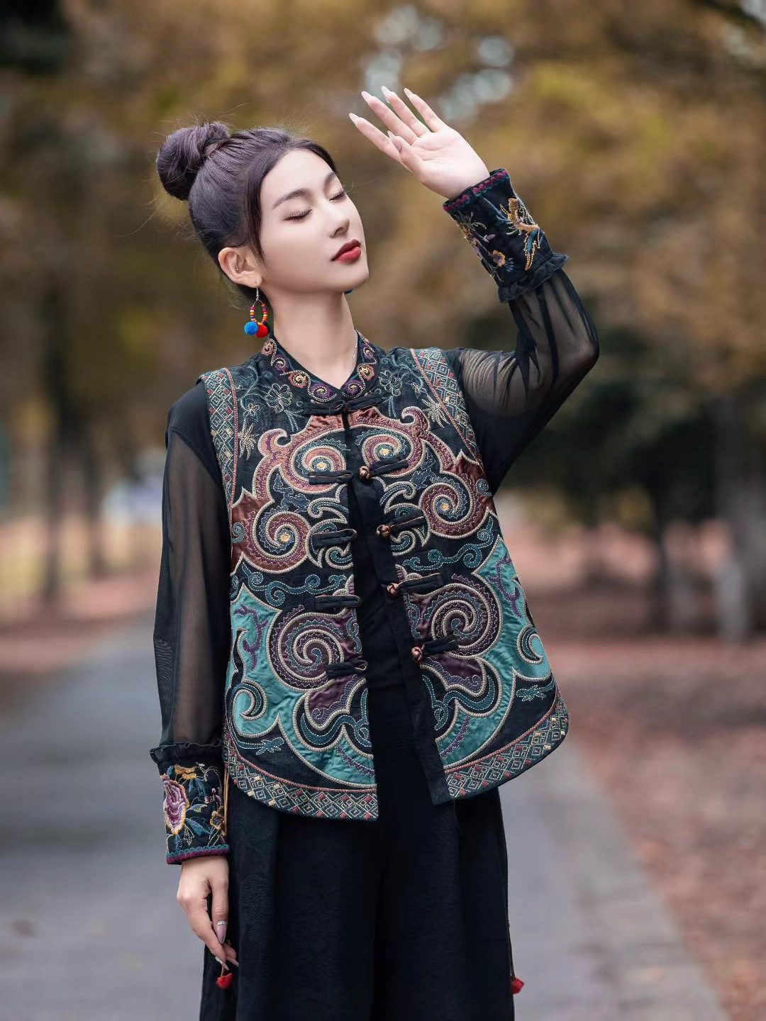 Ingeniería pesada bordada cara clip caballo mujer 2025 estilo de otoño collar hebilla de hombro jacquard estilo nacional nuevo chaleco image 3