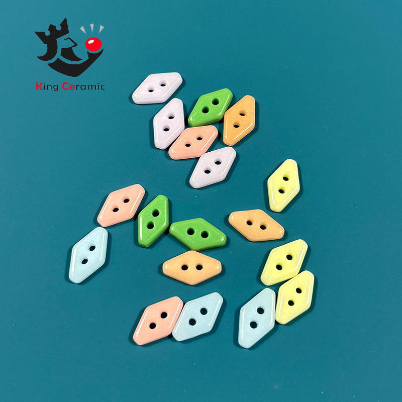 High-end simple fashion ceramic buttons solid color two-hole sweater sweater button children's shoes and hats diamond jewelry decorative buckle