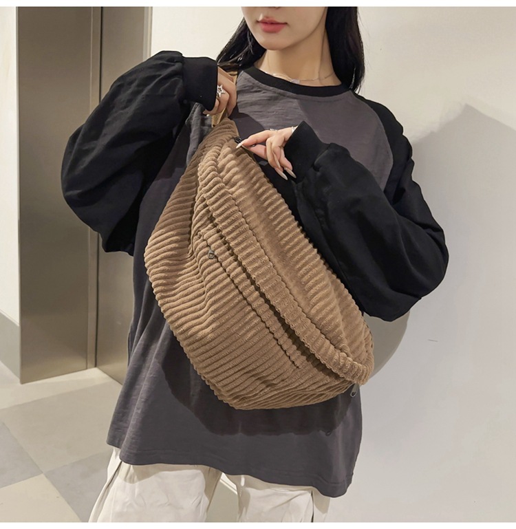 Unisex Corduroy Stripe Solid Color Basic Cloud Shape Zipper Shoulder Bag display picture 4
