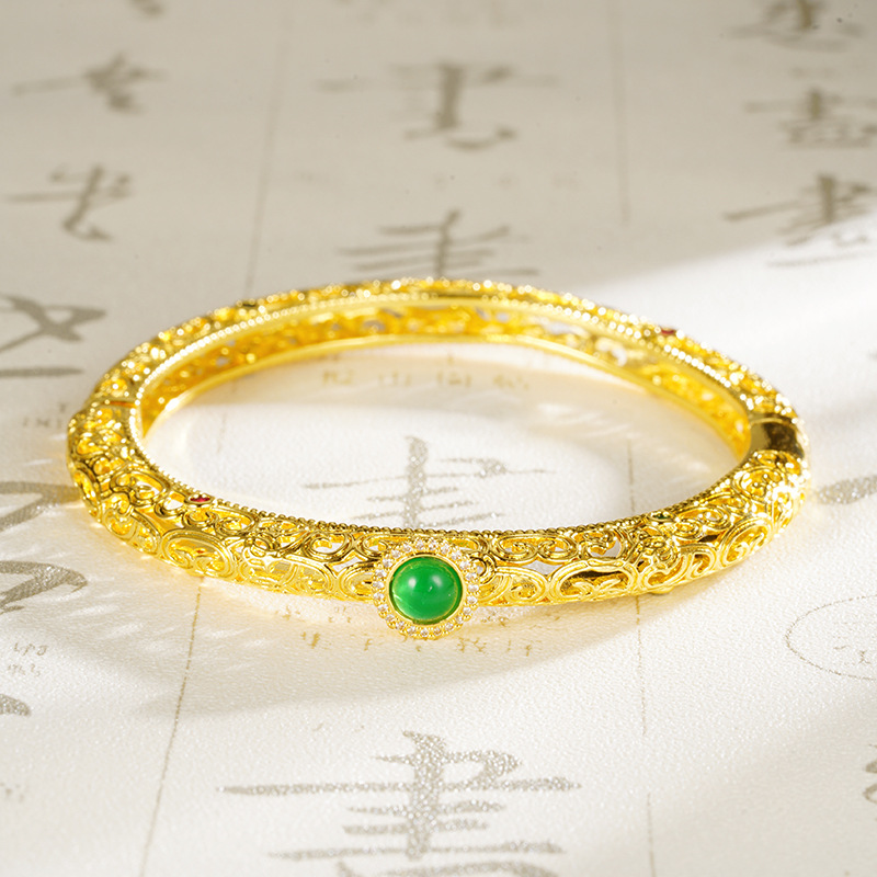 Brazalete de estilo nacional de oro de arena hueco de medula de jade estilo de moda lujoso temperamento ligero palacio flor de escultura Yiwu bronce joyas chapadas en oro al por mayor