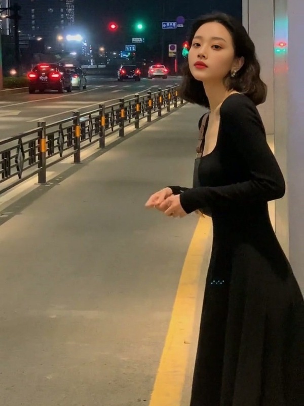 【现货】小众不撞款裙子巨好看的早秋法式小资气质长袖黑色连衣裙|undefined