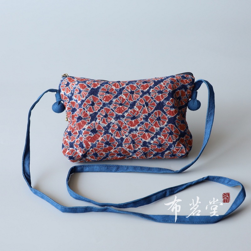 Bumingtang Tie-Dye Crossbody Mobile Phone Bag Handmade Tie-Dye Plant Blue Dye Bumingtang Tie-Dye Crossbody Mobile Phone Bag Handmade Tie-Dye Plant Blue Dye