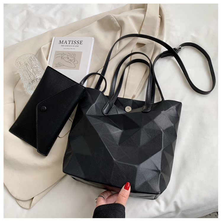 Niche design irregular largecapacity bag 2021 new trendy tote bag shoulder messenger bagpicture156