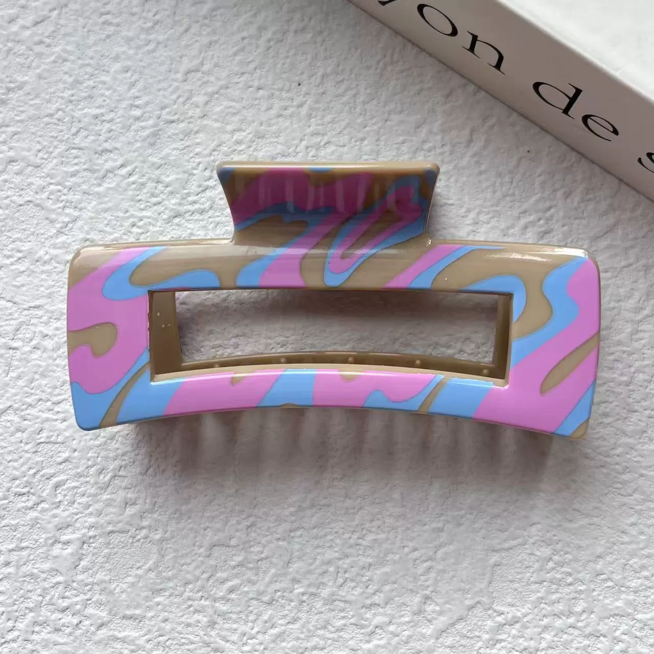 Краб‑заколка с ромашками, квадратный «шарк», 10,5×5×4,5 см, лёгкая