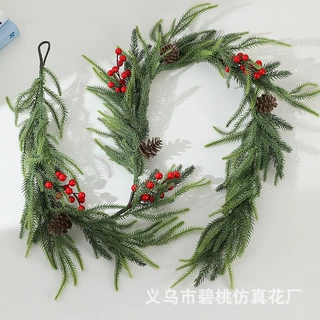热销仿真圣诞花环松针藤条装饰绿植红果松果节日家居摆件跨境批发