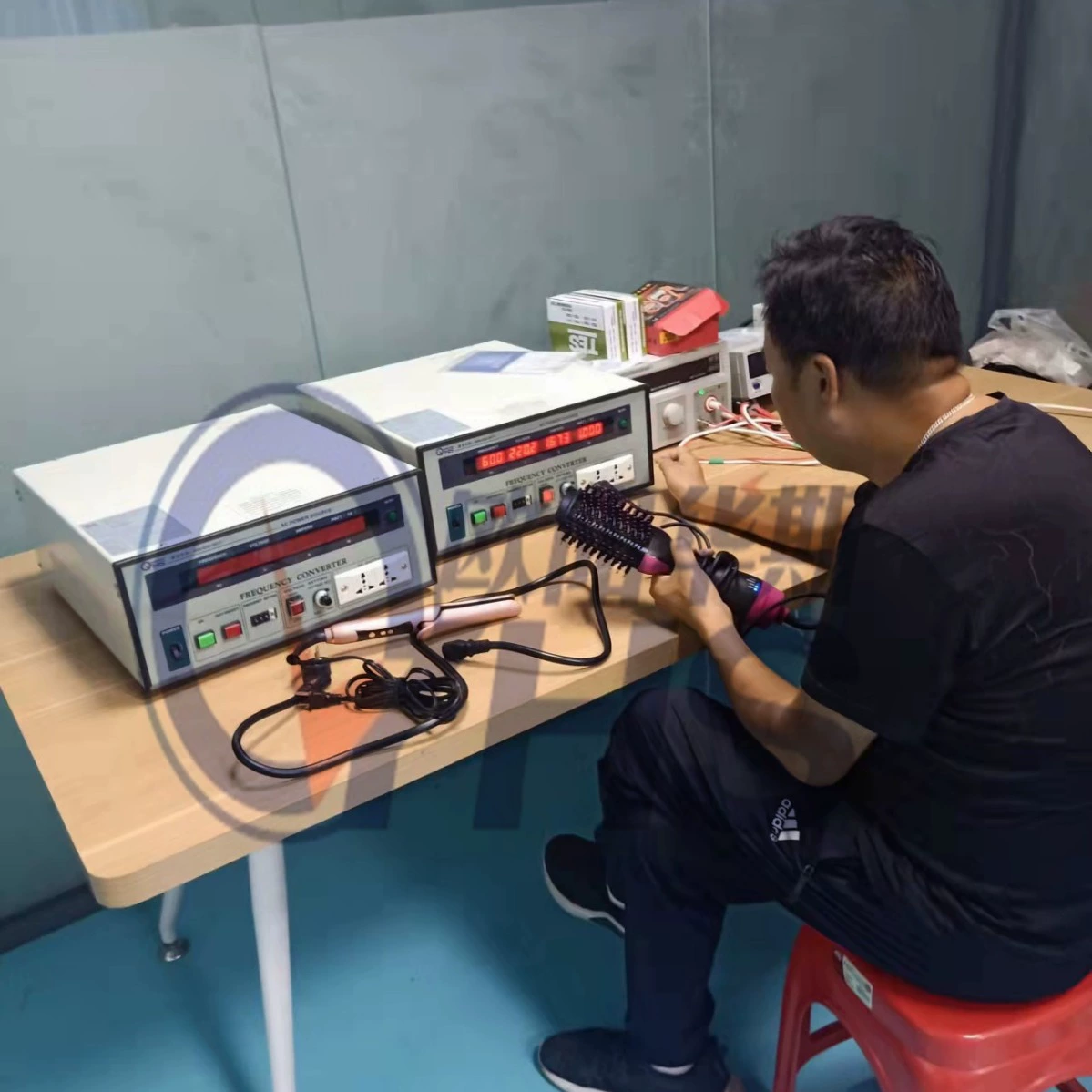 Ouyang Huasu 3 кВА переменной частоты питания, 5 кВА переменной частоты питания поставляется в Дунгуань салон красоты оборудование завод