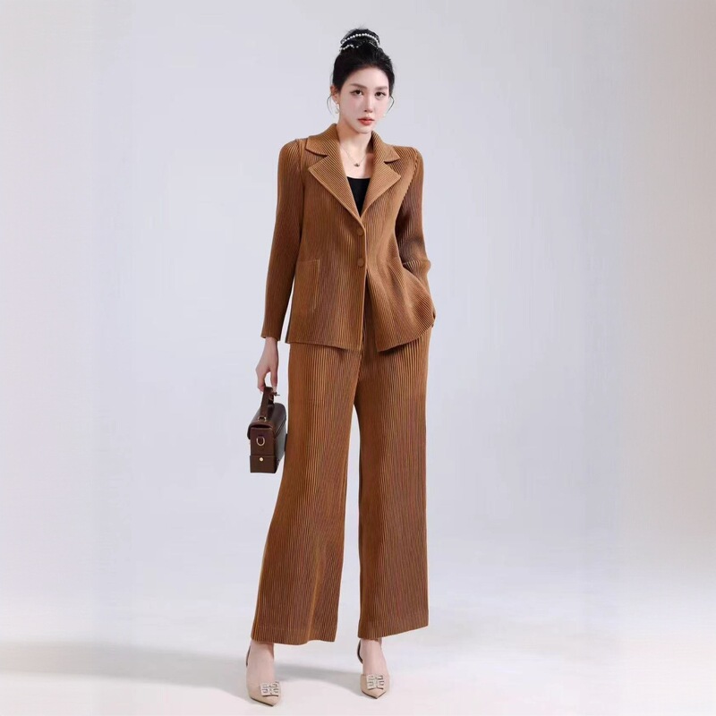 Office-Style Outfit Set for Women, Stylish Thick Blazer with Double-Breasted Design, Suitable for Commuting and Light Work, Two-Piece Set for Autumn