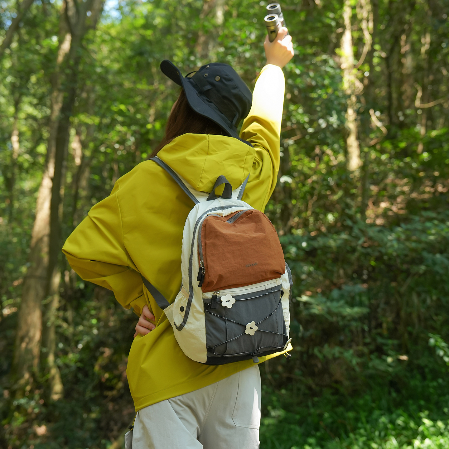 Viaje al aire libre mochila de mujer ligera colisión de color pareja mochila de montaña personalidad de cuerda cruzada mochila deportiva de fitness