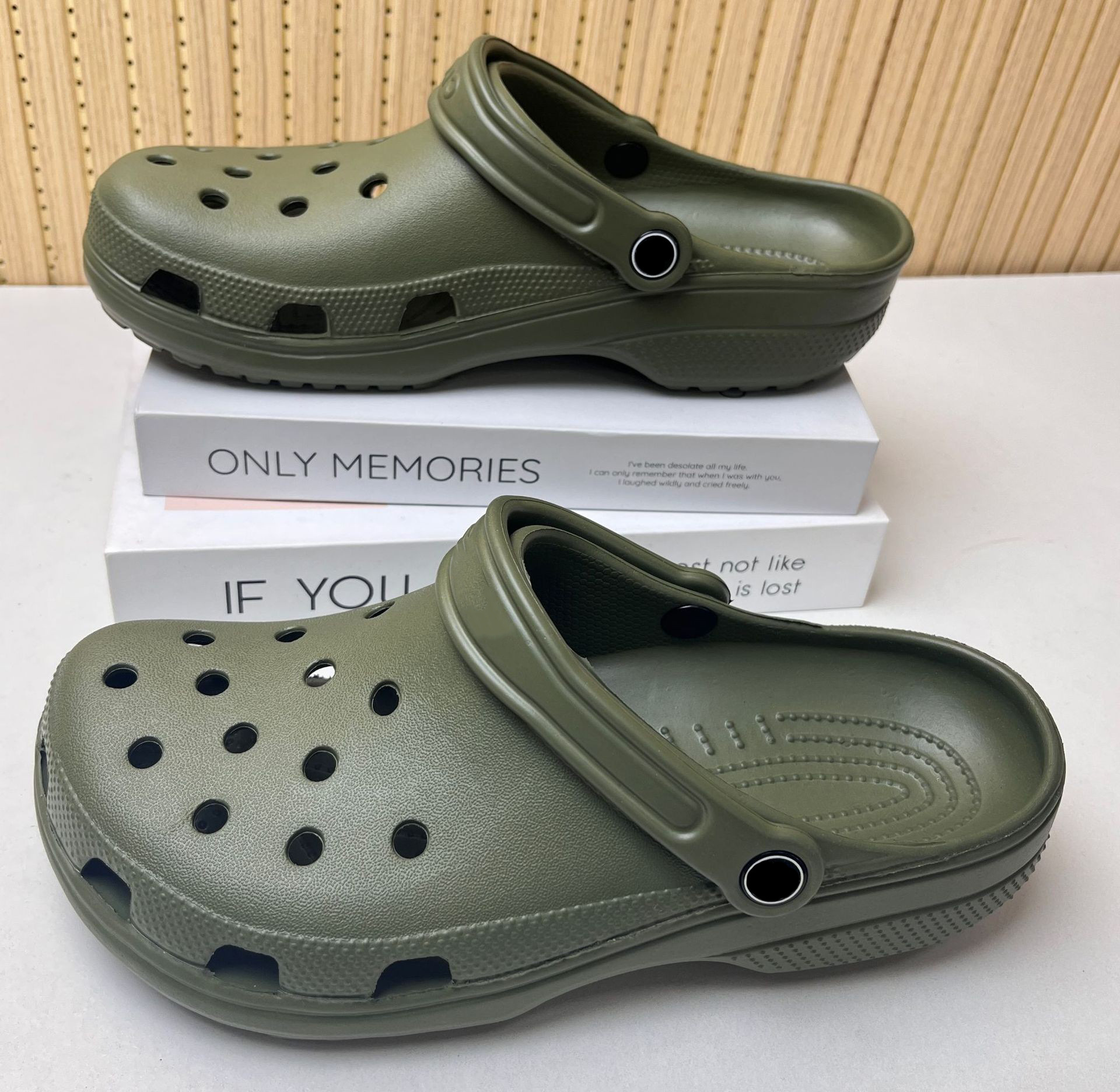 Labeled star [military green]