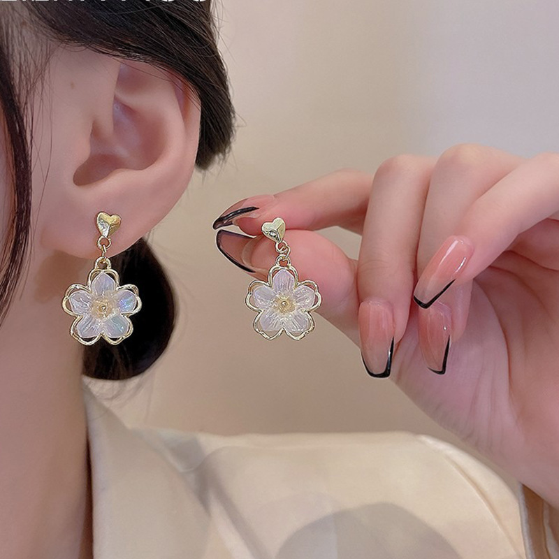 S925銀針韓国版耳飾りシンプルな大衆気質個性的な新型ピアス女性高級感真珠イヤリング卸売り