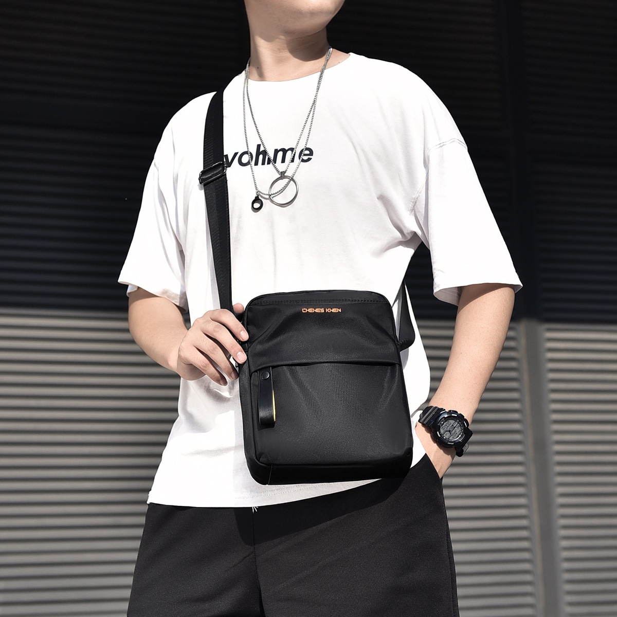 남성 숄더 크로스백 옥스퍼드 방수 초경량 세로형 데일리 아웃도어 가방