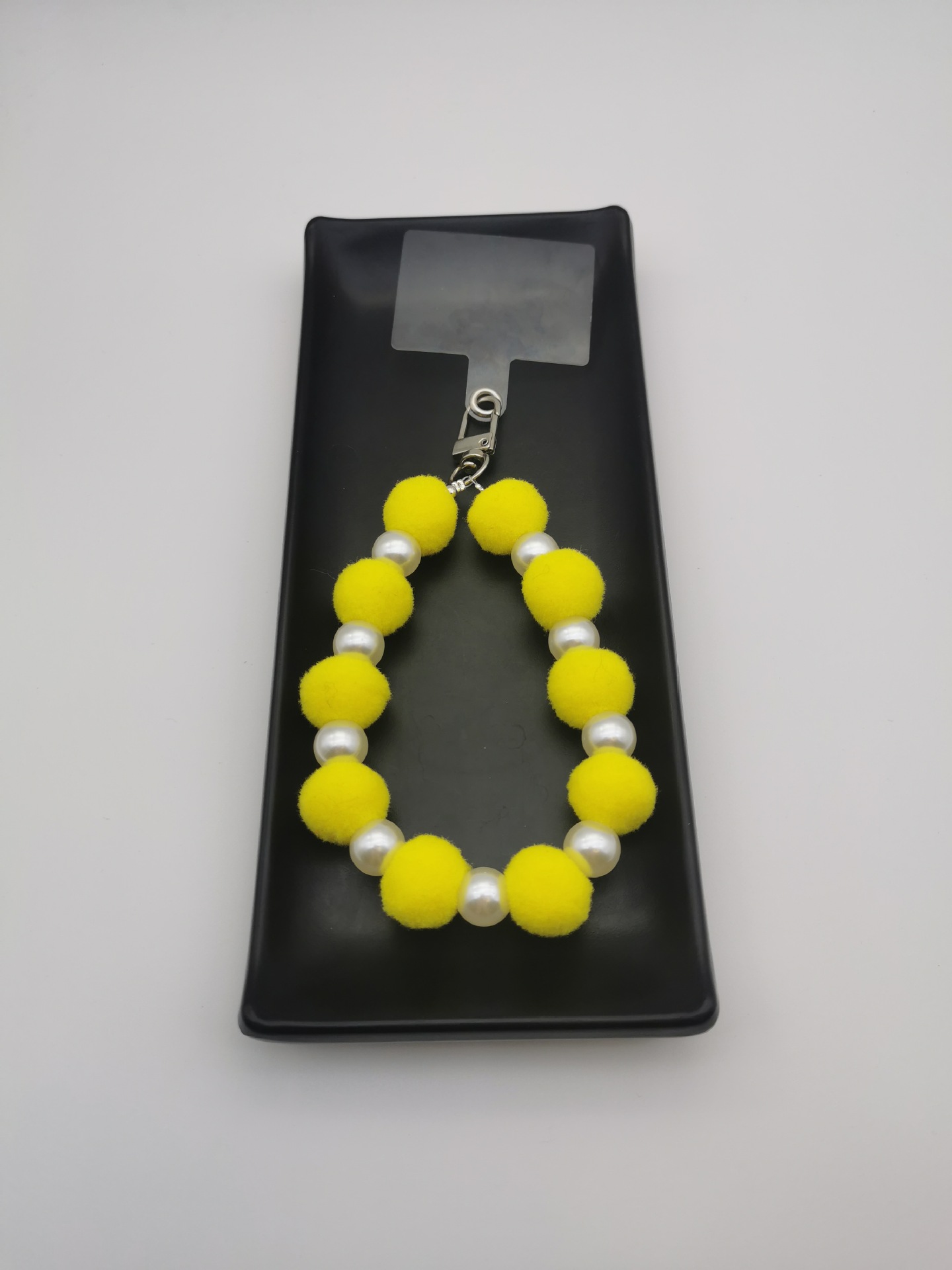 Nueva Bola de piel de cadena de perlas colgante Cadena de teléfono móvil ins Internet celebridad mismo estilo muñeca de invierno pulsera peluda cadena portátil