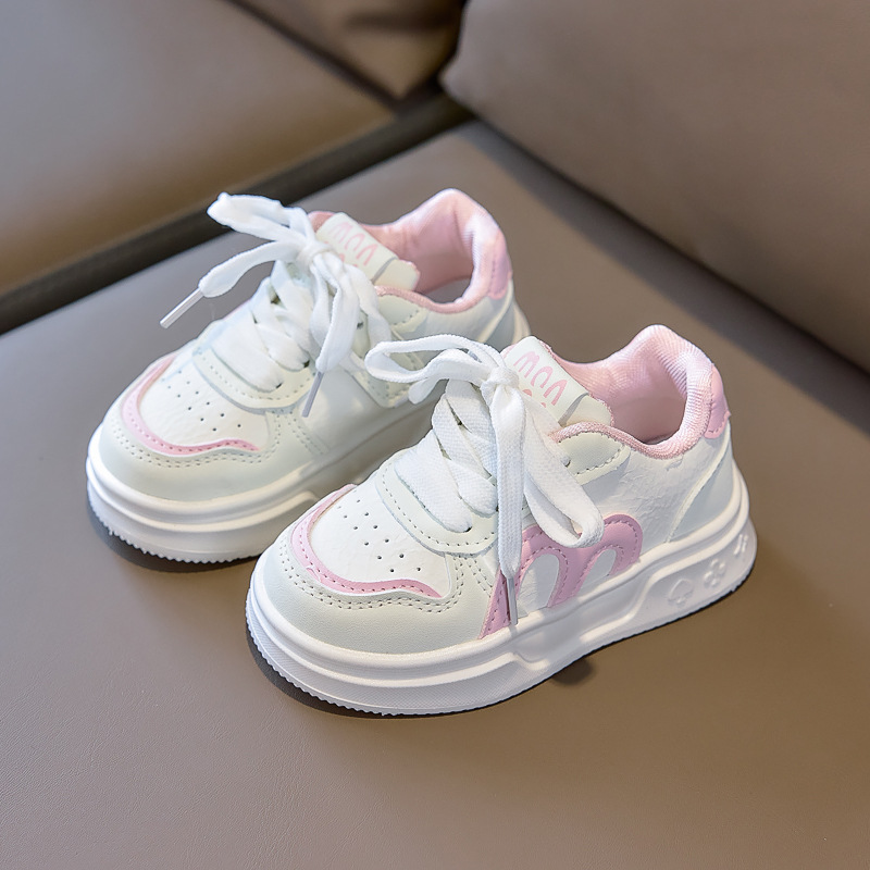 2026 primavera nuevos zapatos de skate para niños pequeños zapatos deportivos para niños pequeños Velcro casuales transfronterizos zapatos blancos suaves