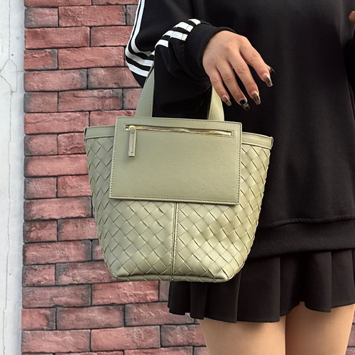 Selected Niche Woven Shoulder Bag 2024 New Model Commute Leather Fashion Casual Minimalist Tote Bag For Women
