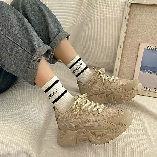 2023 Черные Популярные неуклюжие кроссовки на толстой подошве для женщин в модной весенне-летней новой универсальной спортивной повседневной обуви, увеличивающей рост