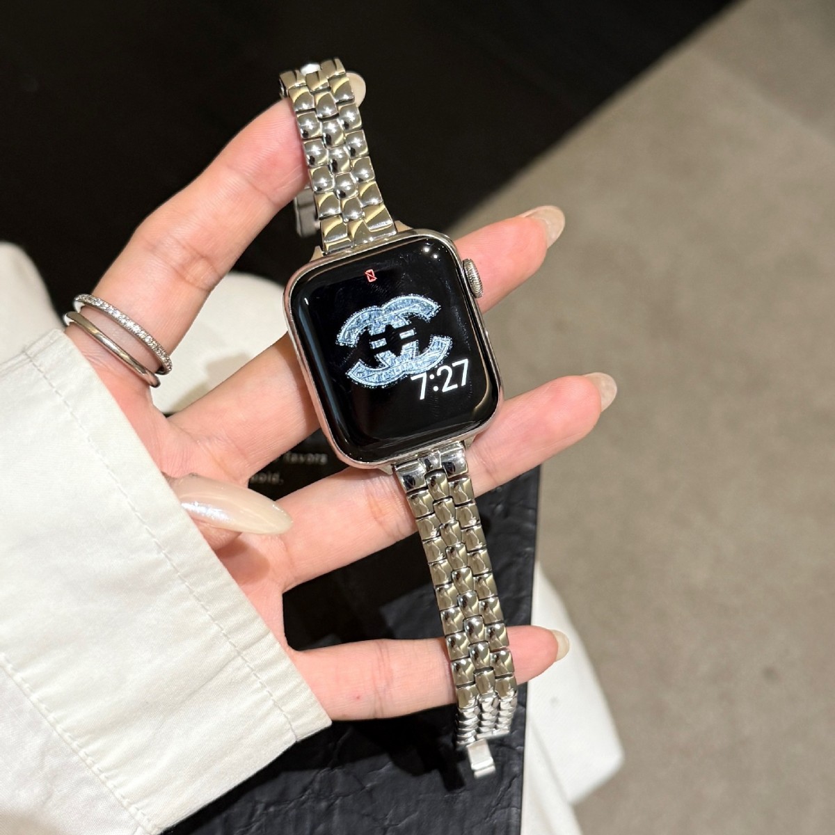 Suitable for Apple Watch Apple Watch S10 Niche Ins Stainless Steel Three Metal Watch Strap S987Se Female