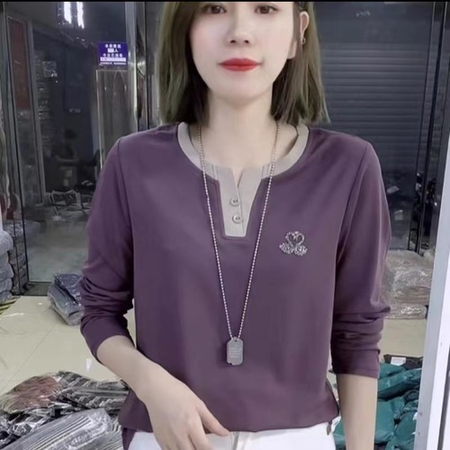 Spring and Autumn women's black swan diamond-studded V-neck long-sleeved T-shirt fashionable age-reducing belly-covering slimming top