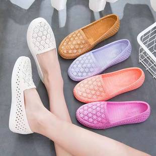 2024 Summer hole beach shoes mother casual shoes integrated flat breathable thick bottom soft bottom closed toe sandals