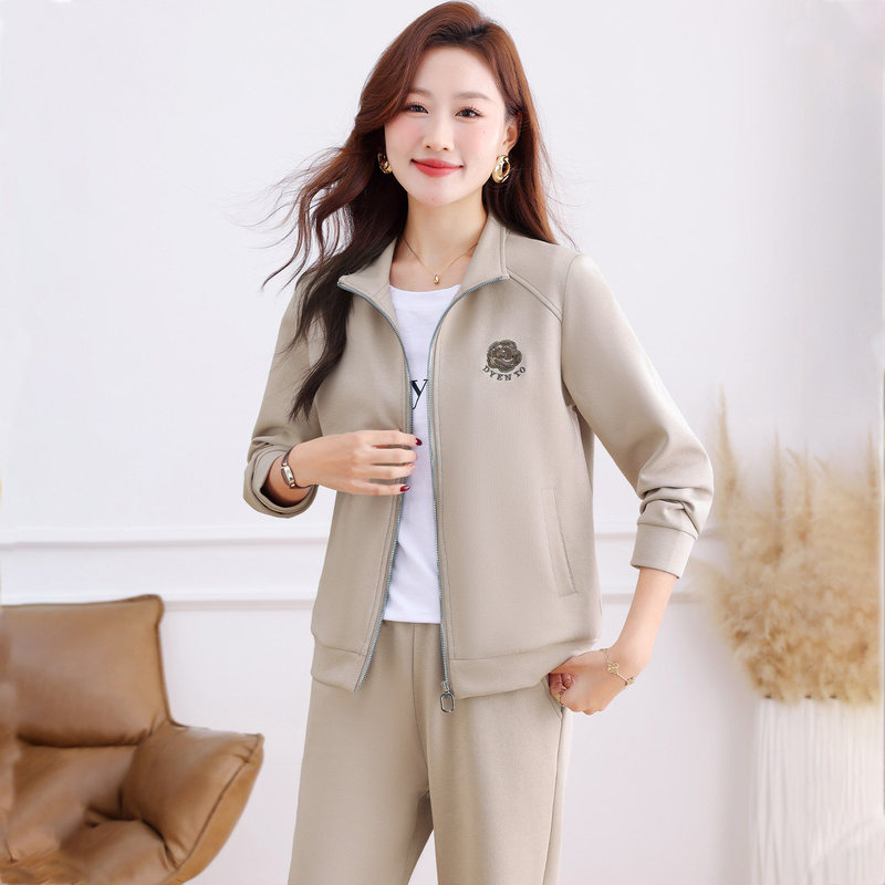 Casual Sportswear Suit for Women, Spring and Autumn 2026 New Fashion Stylish Three-Piece Set for Petite Moms