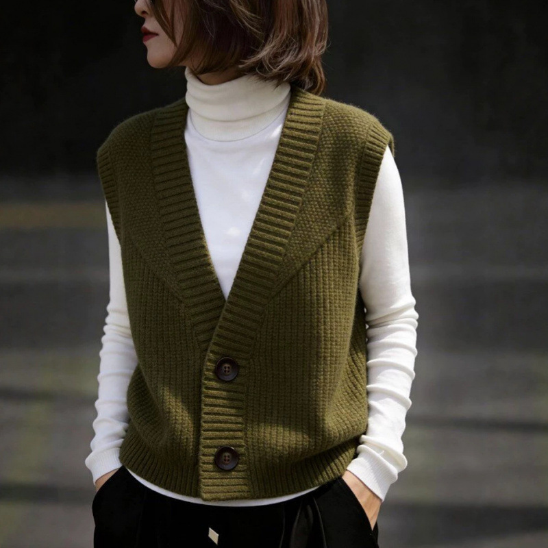 Deep V-neck sleeveless cardigan for women, pure wool, new autumn and winter knitted vest, layered thickened versatile vest Deep V-neck sleeveless cardigan for women, pure wool, new autumn and winter knitted vest, layered thickened versatile vest