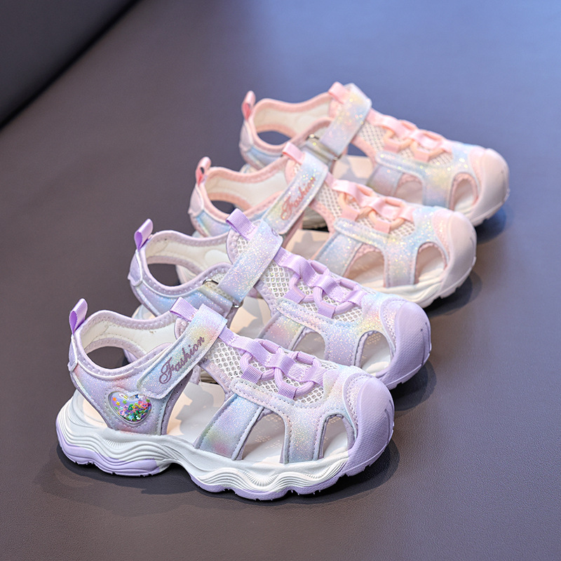 Niñas sandalias de moda versátiles 2026 verano nuevo tipo de sandalias de cabeza suave para niños zapatos deportivos ociosos para niños mayores