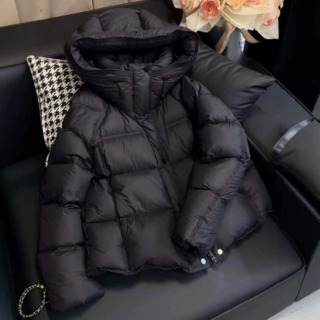 Европейский короткий пуховик с капюшоном белая утка пуховик женский 2024 зимний новый повседневный маленький человек слоеный хлебный костюм прилив