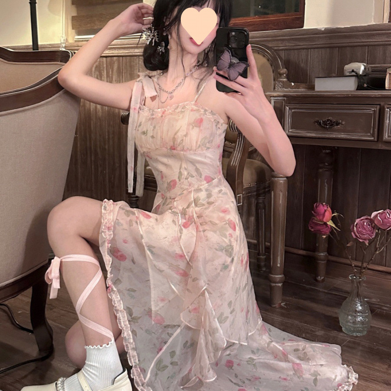 2025年新款仙显瘦遮肉甜美油画感绑带碎花连衣吊带裙