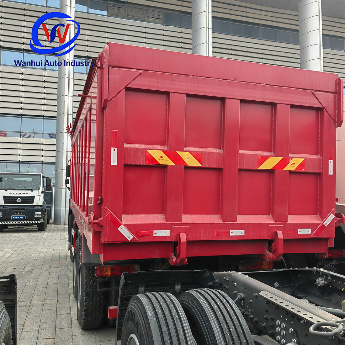 Howo 371-horsepower heavy-duty eight-wheel dump truck for transporting soil and rocks at mining sites