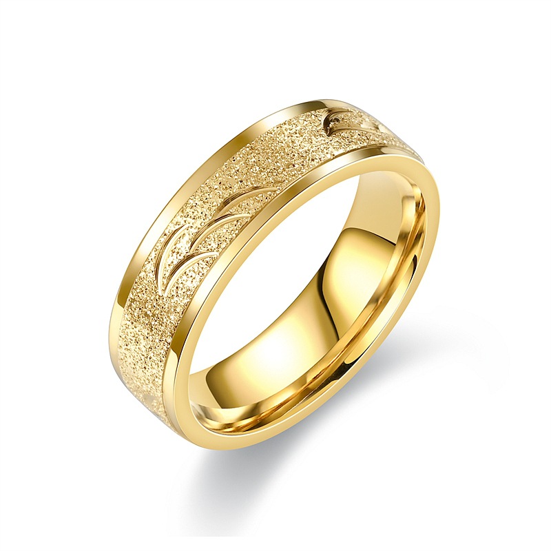 Anillos de acero de titanio de moda de nicho europeo y americano, anillos de pareja tallados esmerilados simples y populares, joyería de mano transfronteriza al por mayor