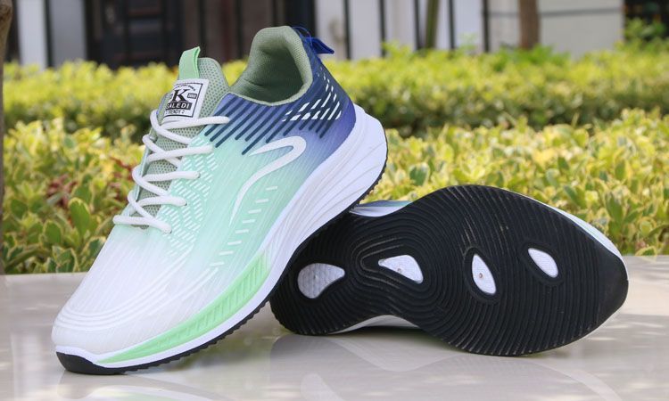 2024 Neue Ice Silk Junior High School Sports Frühlings- und Sommermode Herren-Laufschuhe mit atmungsaktiven_voghion.com