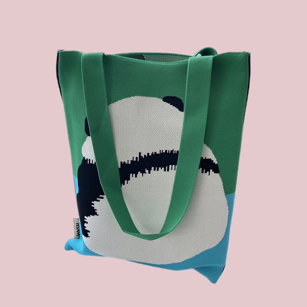 녹색 팬더 뒷모습