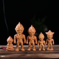 クスノキの木彫り漫画ウルトラマンネザドラゴンボール悟空ハンドピース手作り人形装飾品風光明媚なエリアと同じスタイル