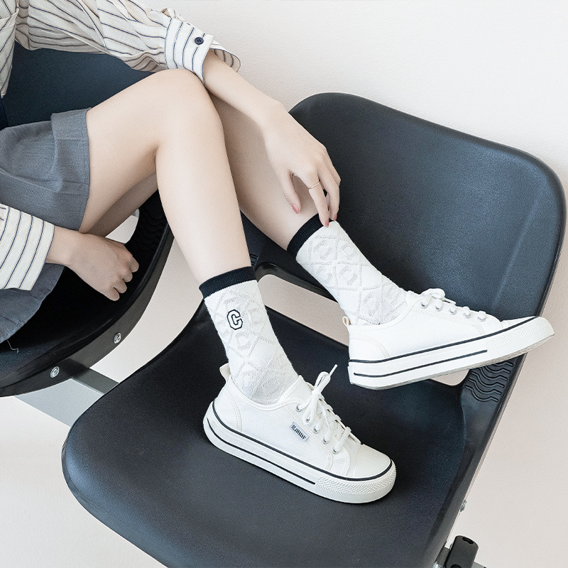 Calcetines de mujer verano blanco y negro oscuro bordado camelina medias medi