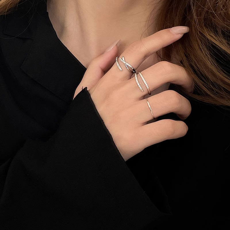 Fashionable Simple Broken Diamond Ring Women's Trendy Design Niche Personality Light Luxury High-end Sense Fine Ring Exquisite All-match Silver Ring