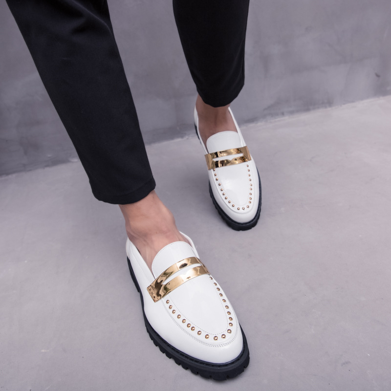 Zapatos de cuero blancos brillantes de moda para hombres, zapatos de hombre, fotos de boda de pies, estilo británico retro, zapatos perezosos de un pie