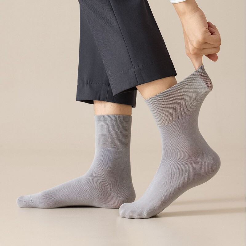 Pure cotton, seamless, loose-fitting, mid-calf socks for men, suitable for all seasons, black, lightweight, soft, and comfortable