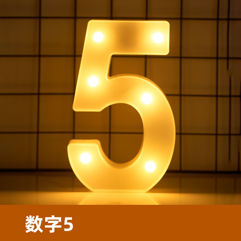 アルファベットのランプの誕生日おめでとうございます。|undefined