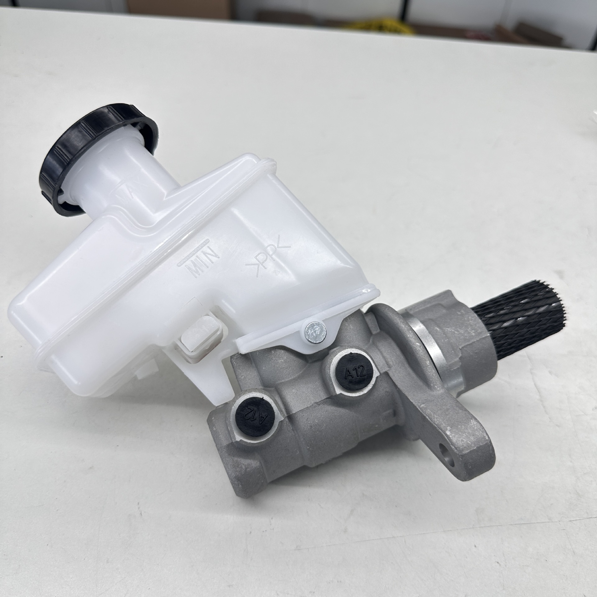 51100-65Ja0 5110065Ja1000 Suitable for Suzuki Grand Vitara Brake Master Cylinder