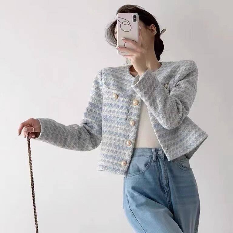 Áo khoác ngắn nữ cổ tròn dài tay phong cách thanh lịch cúc ngọc trai — Xanh nhạt chi tiết 5