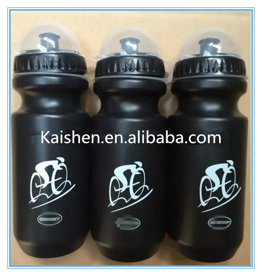 Venta al por mayor de plástico de equitación hervidor negro nueva bicicleta de montaña deportes taza de agua de plástico