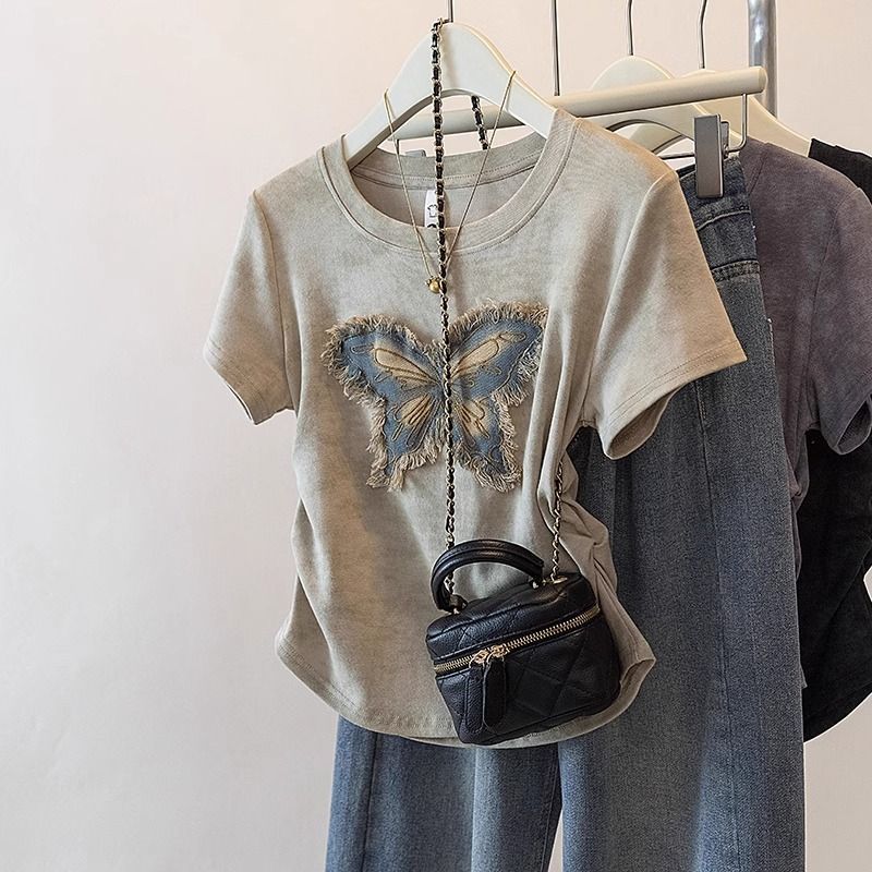 夏の女性用半袖Tシャツ、新しい大きいサイズ、少し太った女の子、スリムでユニーク、シックで多用途な蝶のトップス|undefined