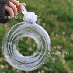 500mlの新商品の透明なプラスチックのドーナツのブレスレットのミルクティーのジュースの飲み物の瓶のアイデアネットの赤い飲み物の瓶の手提げ